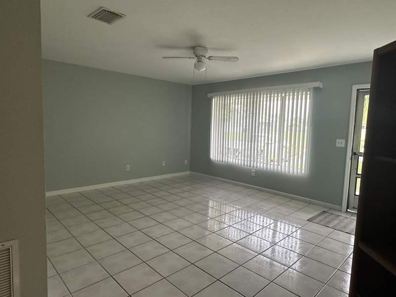 3 bedroom Single Family Residence at 258 SW Bridgeport Drive, Port St Lucie Section 42 1st Replat, Port St. Lucie — photo 3