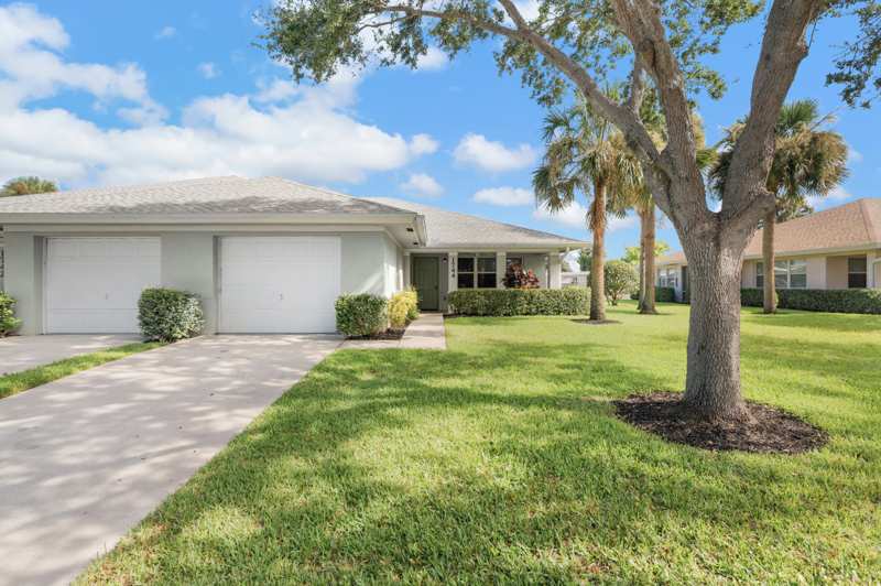 2 bedroom Condominium at 1744 N Dovetail Drive, Savannahs Condominium-Sec, Fort Pierce — photo 1