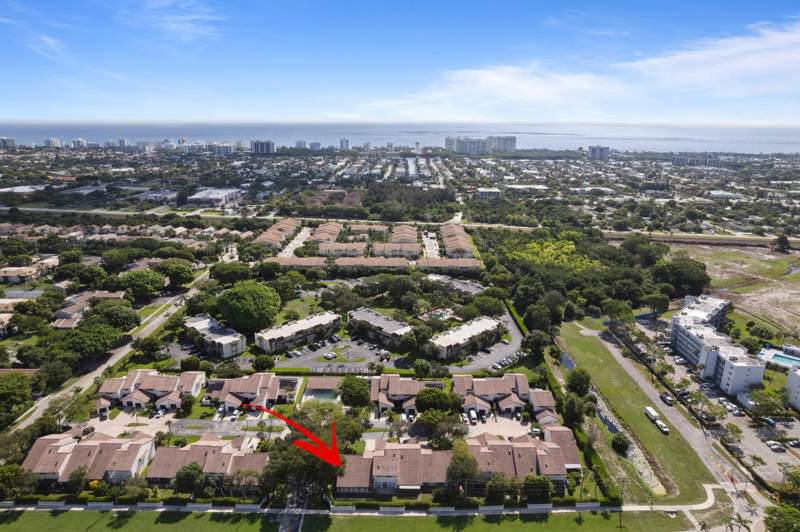 3 bedroom Townhouse at 6850 NW 2nd Avenue #16, Tres Vidas Condo One, Boca Raton — photo 2