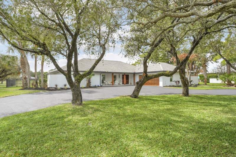 3 bedroom Single Family Residence at 4042 SW Bimini Circle, Mid-Rivers Yacht And Country Club (Aka Evergreen C, Palm City — photo 2