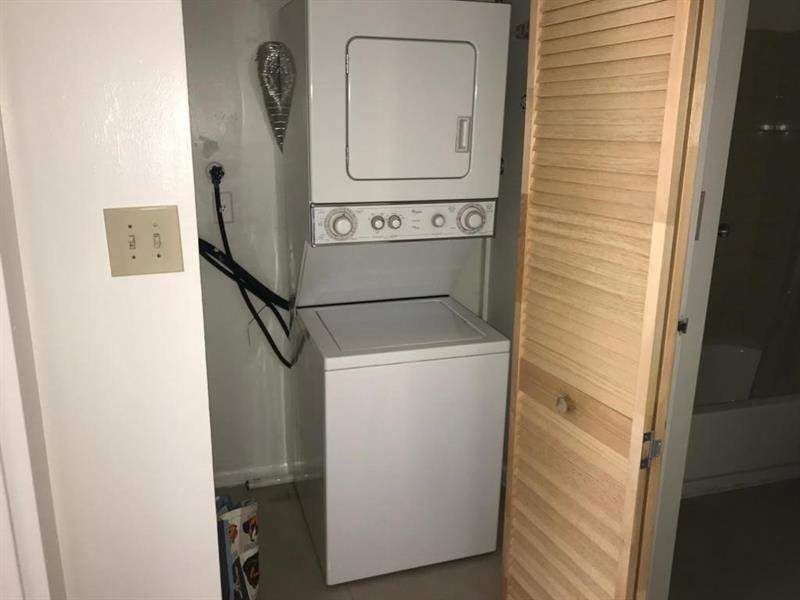 1 bedroom Condominium at 5825 Washington Street #40, Hampton Court Condo, Hollywood — photo 2