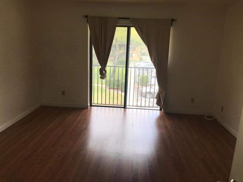 1 bedroom Condominium at 5825 Washington Street #40, Hampton Court Condo, Hollywood — photo 5