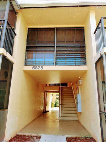 5825 Washington Street #40, Hollywood FL - photo 15 of 16