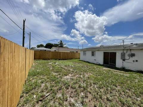 1104 W 24th Street, Riviera Beach FL - photo 8 of 23