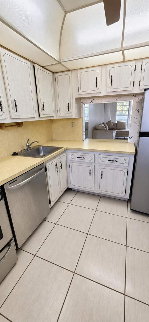 8320 Sands Point Boulevard #M207, Tamarac FL - photo 9 of 11