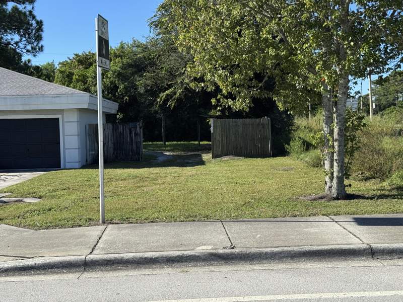 3 bedroom Single Family Residence at 2417 Saint Lucie Boulevard, San Lucie Plaza Subdivision Unit 1, Fort Pierce — photo 3
