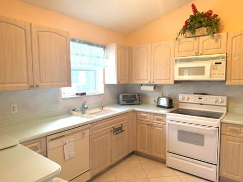 373 NW Sherry Lane, Port St. Lucie FL - photo 8 of 35