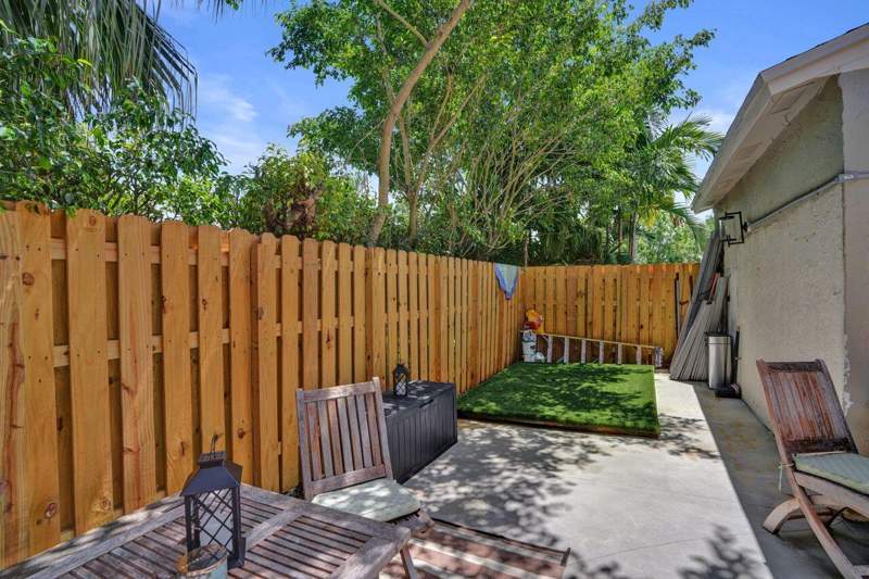 2 bedroom Townhouse at 734 NW 132nd Terrace, Lago West Subdivision, Plantation — photo 2