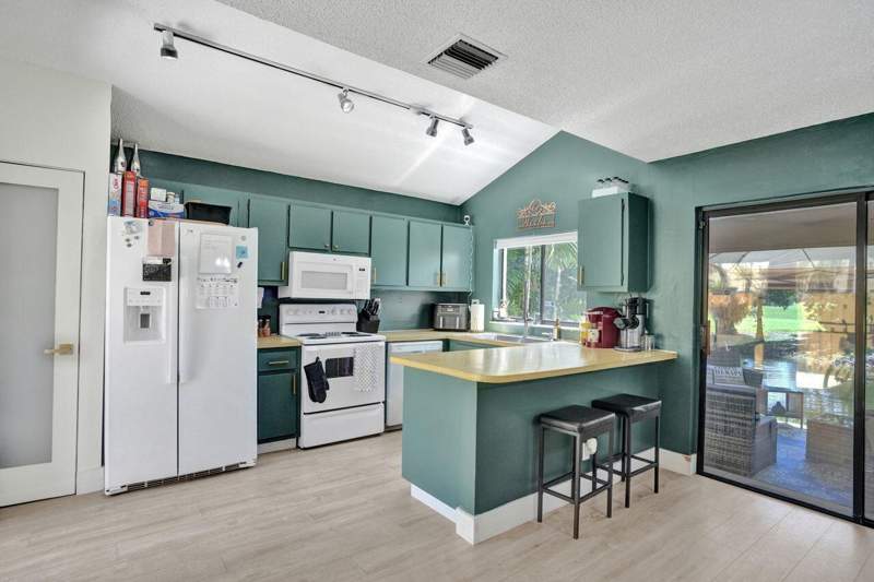 2 bedroom Townhouse at 734 NW 132nd Terrace, Lago West Subdivision, Plantation — photo 4