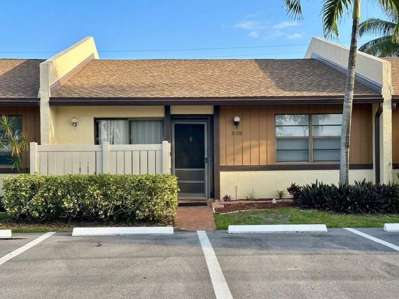 2 bedroom Villa at 535 Banks Road #2-521, Woodlake Isles, Margate — photo 2
