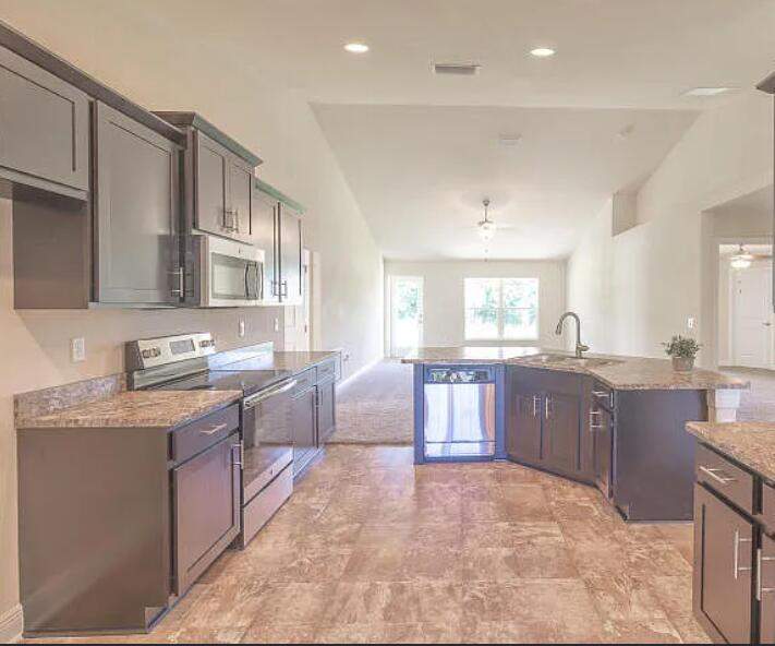 4 bedroom Single Family Residence at 702 SE Walters Terrace, Port St Lucie Section 3, Port St. Lucie — photo 3
