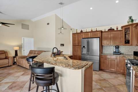 9255 Sun Pointe Drive, Boynton Beach FL - photo 8 of 46