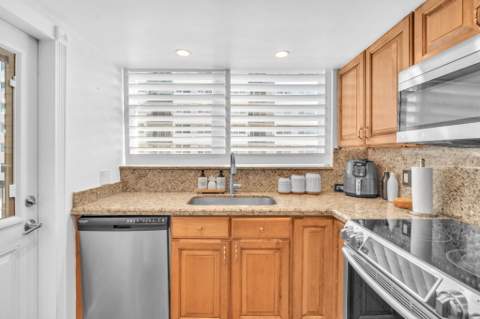 1239 Hillsboro Mile #202, Hillsboro Beach FL - photo 7 of 39