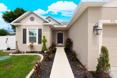 971 SW Jasper Avenue, Port St. Lucie FL - photo 10 of 48