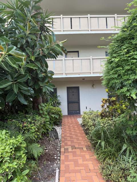 6585 Kensington Lane #102, Delray Beach FL - photo 9 of 14