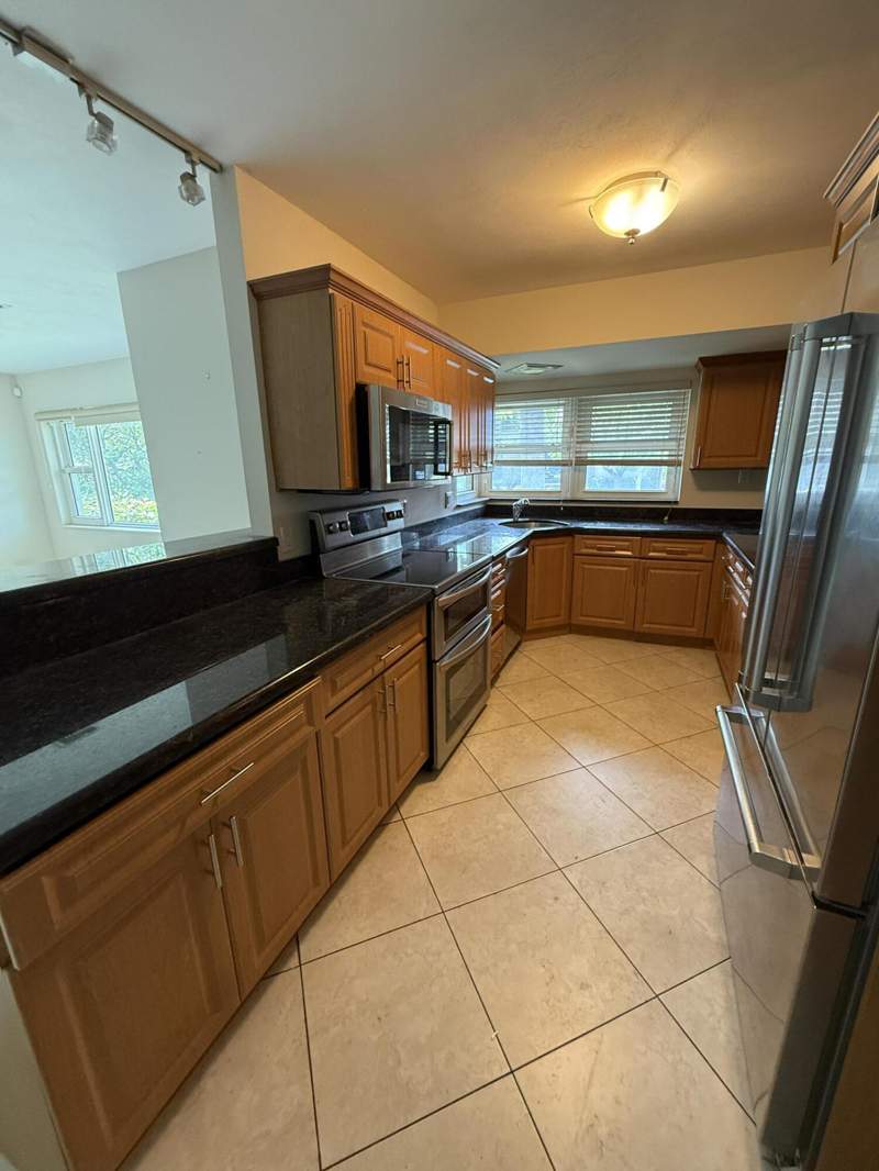 3 bedroom Single Family Residence at 2456 Middle River Drive, Coral Ridge Galt Add, Fort Lauderdale — photo 2