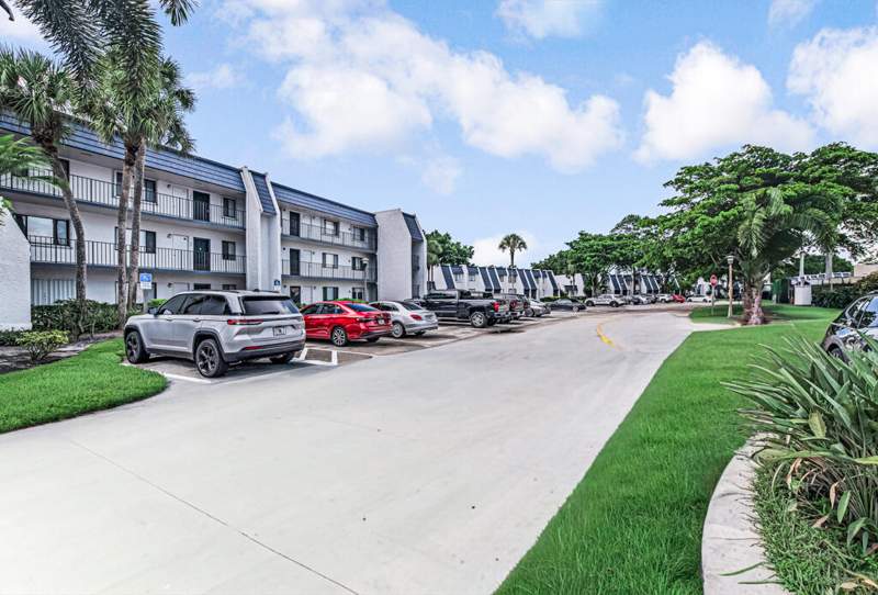 2 bedroom Condominium at 4465 Luxemburg Court #108, Fountains Of Palm Beach Condo 3, Lake Worth — photo 2