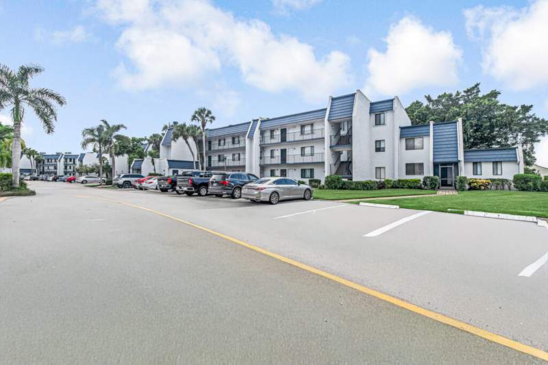 2 bedroom Condominium at 4465 Luxemburg Court #108, Fountains Of Palm Beach Condo 3, Lake Worth — photo 3