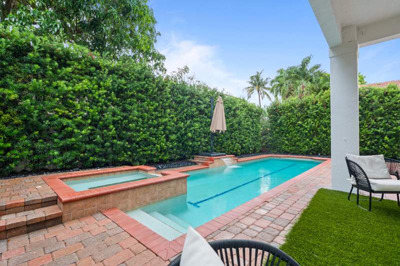 5 bedroom Single Family Residence at 7372 NW 18th Court, Walnut Creek Replat No 1, Pembroke Pines — photo 3