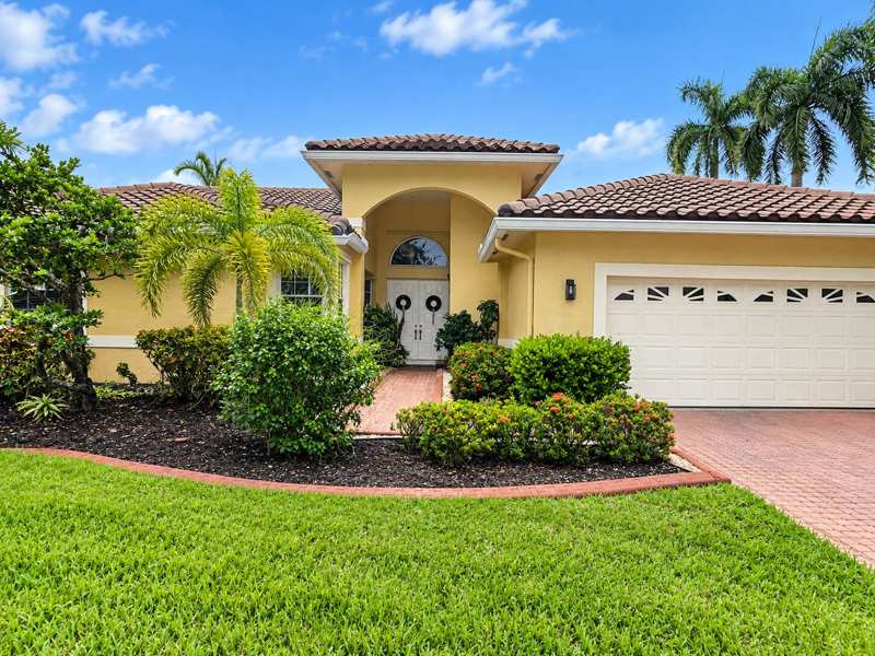 4 bedroom Single Family Residence at 18301 NW 16th Street, Silver Lakes At Pembroke Pines, Pembroke Pines — photo 1
