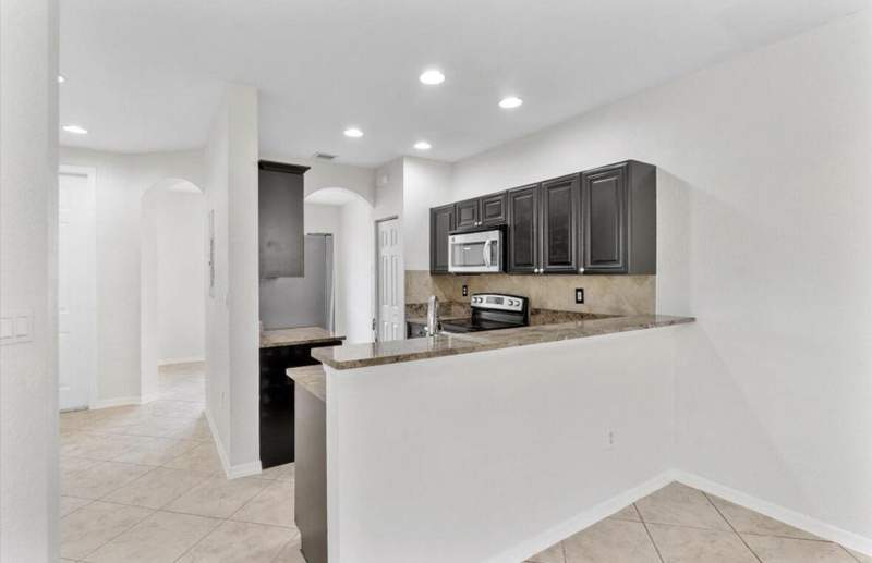 3 bedroom Townhouse at 6051 SW 19th Court, San Remo, North Lauderdale — photo 4