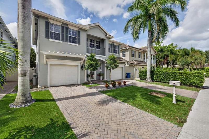 4 bedroom Single Family Residence at 1608 SW 23rd Street, Georgian Oaks, Fort Lauderdale — photo 2
