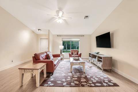 427 Las Palmas Street, Royal Palm Beach FL - photo 6 of 42