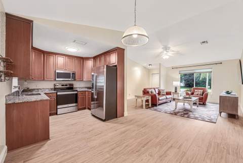 427 Las Palmas Street, Royal Palm Beach FL - photo 10 of 42