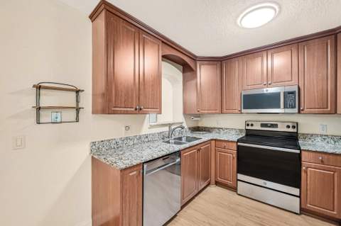 427 Las Palmas Street, Royal Palm Beach FL - photo 13 of 42