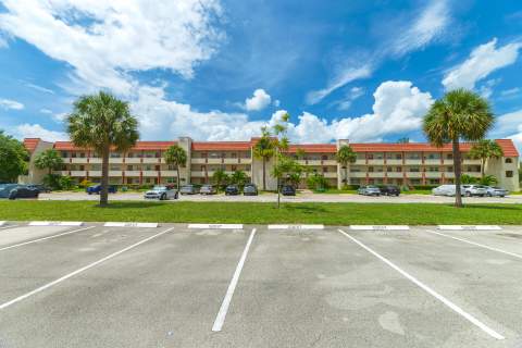 2901 E Sunrise Lakes Drive #310, Sunrise FL - photo 8 of 28