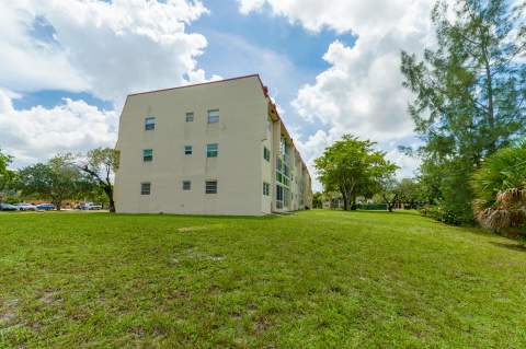 2901 E Sunrise Lakes Drive #310, Sunrise FL - photo 17 of 28