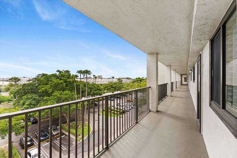 2 bedroom Condominium at 2112 S Cypress Bend Drive #607, Cypress Bend Condominium III, Pompano Beach — photo 5