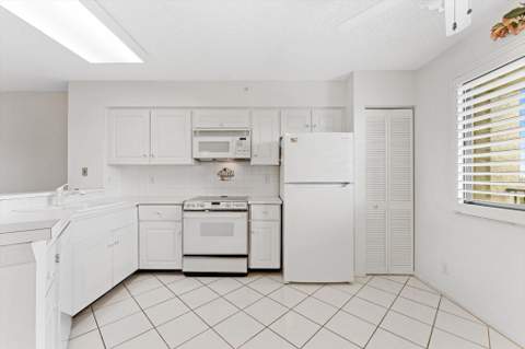 2112 S Cypress Bend Drive #607, Pompano Beach FL - photo 8 of 28