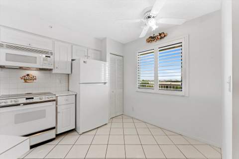 2112 S Cypress Bend Drive #607, Pompano Beach FL - photo 9 of 28