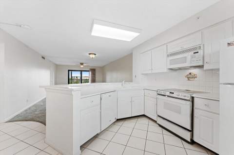 2112 S Cypress Bend Drive #607, Pompano Beach FL - photo 10 of 28