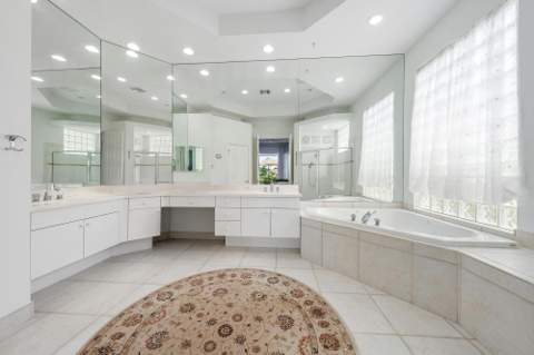 9054 Lakes Boulevard, West Palm Beach FL - photo 18 of 57