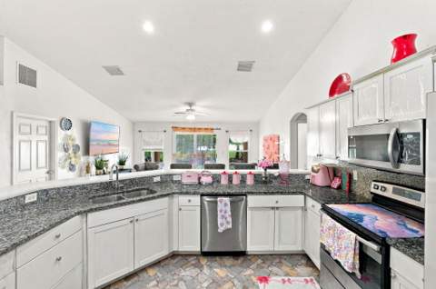 491 SW Namoit Place, Port St. Lucie FL - photo 10 of 57