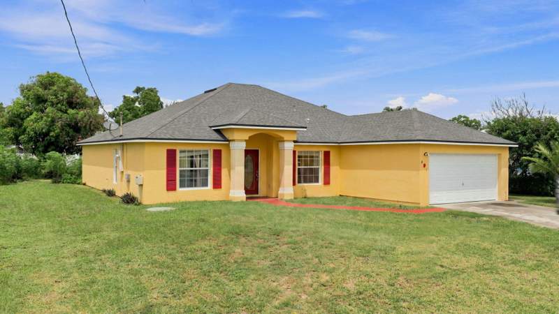 4 bedroom Single Family Residence at 491 SW Namoit Place, Port St Lucie Section 34, Port St. Lucie — photo 3