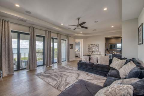 7683 Pelican Pointe Drive, Jensen Beach FL - photo 23 of 49