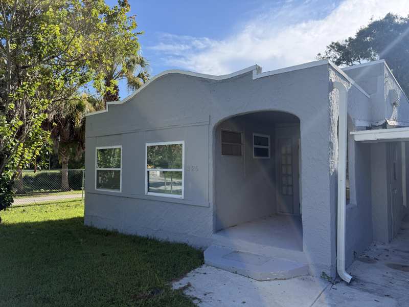 2 bedroom Single Family Residence at 326 N 14th Street, Woodmount Subdivision, Fort Pierce — photo 1