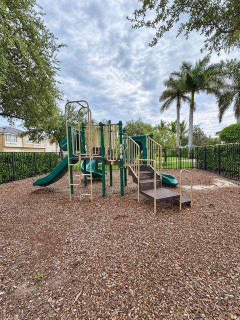 1571 SE Hampshire Way #102, Stuart FL - photo 15 of 18