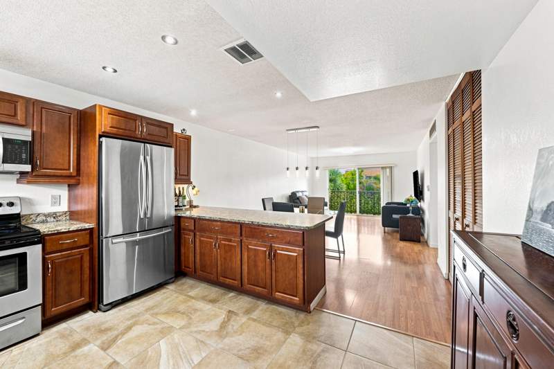 2 bedroom Condominium at 805 W Oakland Park Boulevard, Racquet Club, Oakland Park — photo 4