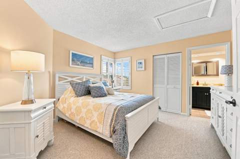 2576 La Cristal Circle, Palm Beach Gardens FL - photo 19 of 35