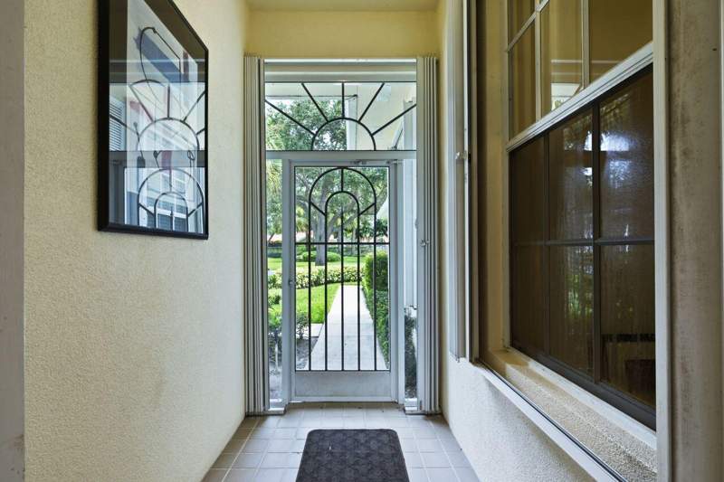 3 bedroom Single Family Residence at 508 E Tall Oaks Drive, Oaks East 2, Palm Beach Gardens — photo 4