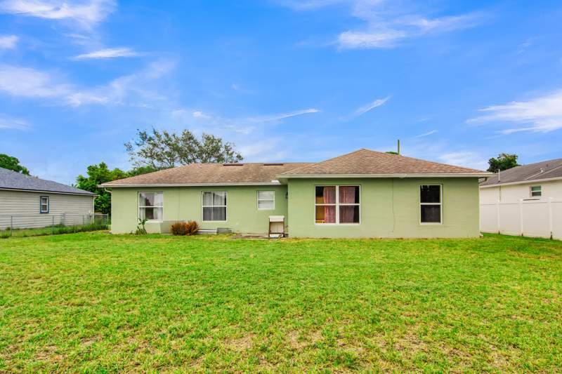 3 bedroom Single Family Residence at 1002 SW Romaine Lane, Port St Lucie Section 15, Port St. Lucie — photo 3