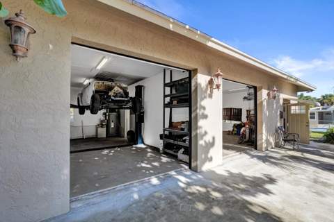 3127 Carol Avenue, Palm Springs FL - photo 10 of 48