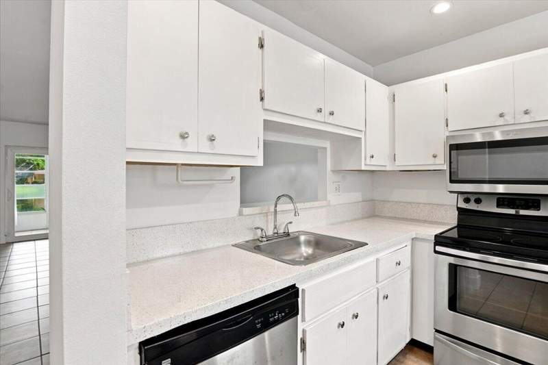 2 bedroom Condominium at 5121 W Oakland Park #109, Kahlua Gardens Condo, Lauderdale Lakes — photo 4