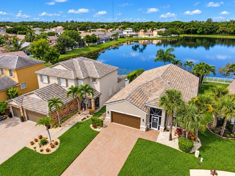 4 bedroom Single Family Residence at 5691 Saddle Trail Lane, Thoroughbred Lake Estates 1, Lake Worth — photo 4