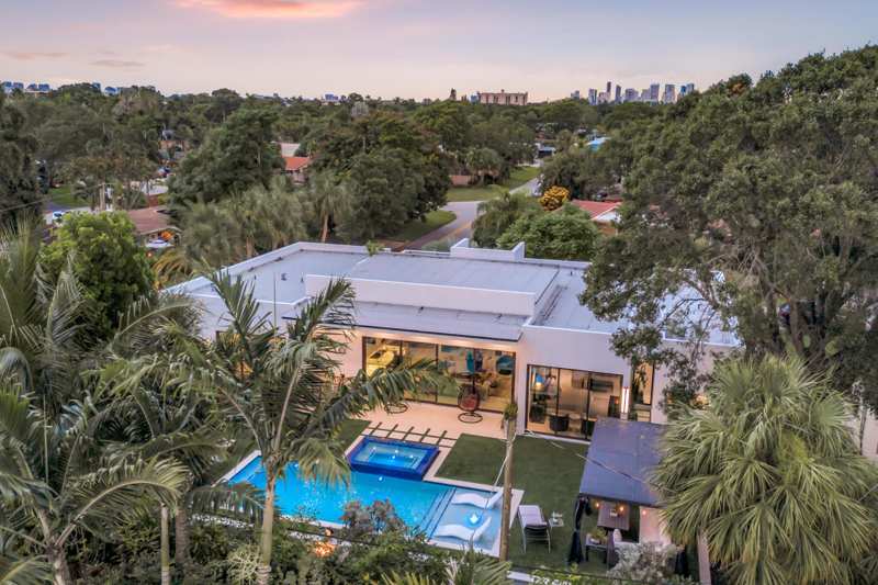 4 bedroom Single Family Residence at 215 NE 28th Court, Sunset Manors Amen Plat, Wilton Manors — photo 1