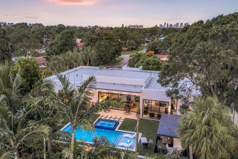 4 bedroom Single Family Residence at 215 NE 28TH Court, SUNSET MANORS AMEN PLAT, Wilton Manors — photo 1